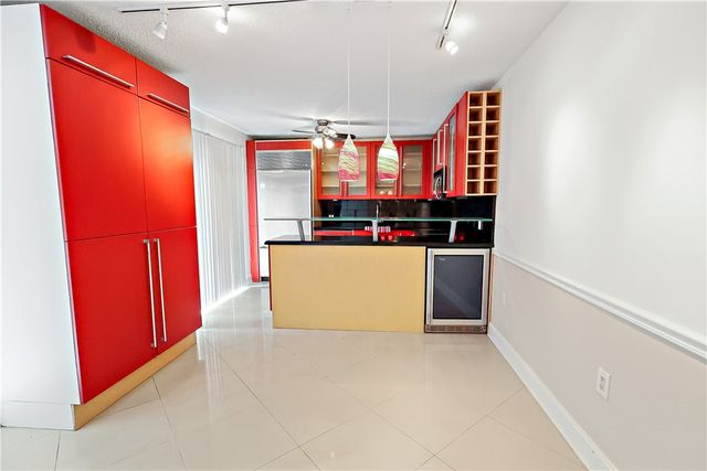 350 E Waverly Place 5C, Vero Beach, FL 32960