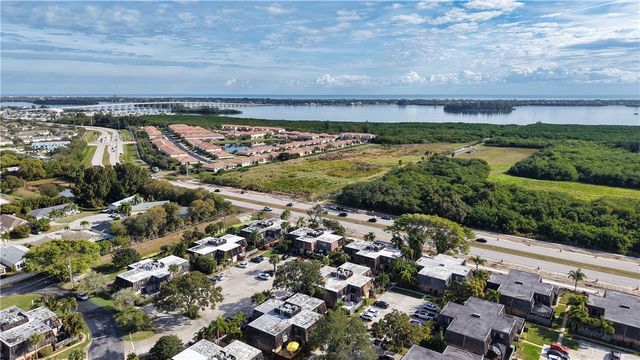 350 E Waverly Place 5C, Vero Beach, FL 32960