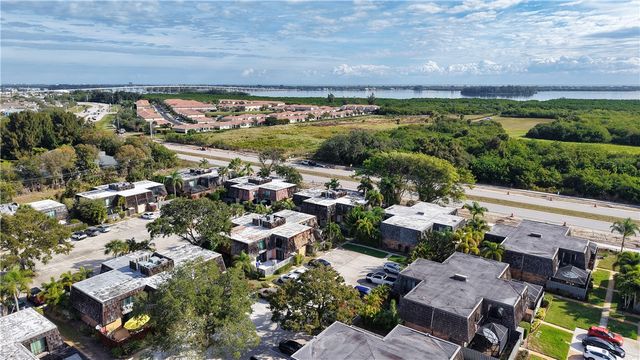 350 E Waverly Place 5C, Vero Beach, FL 32960