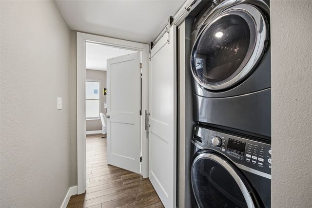 332 S Linn Street 414, Iowa City, IA 52240