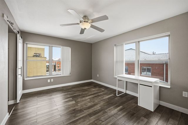 332 S Linn Street 414, Iowa City, IA 52240