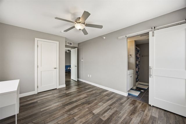 332 S Linn Street 414, Iowa City, IA 52240