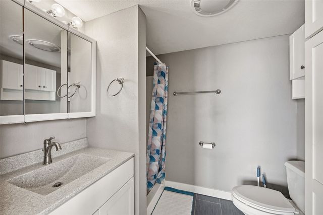 332 S Linn Street 414, Iowa City, IA 52240