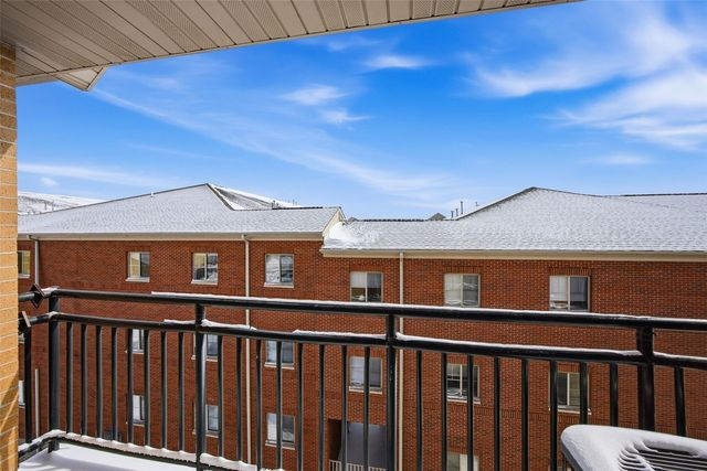 332 S Linn Street 414, Iowa City, IA 52240