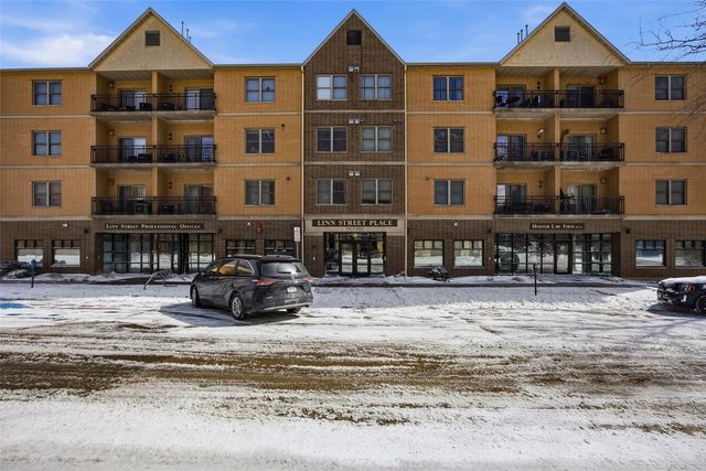 332 S Linn Street 414, Iowa City, IA 52240