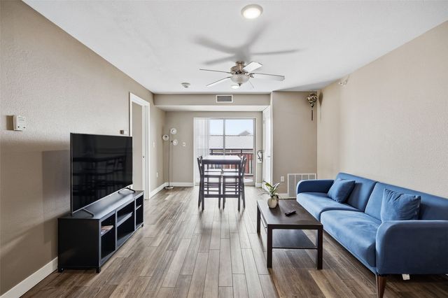 332 S Linn Street 414, Iowa City, IA 52240