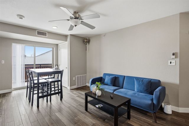 332 S Linn Street 414, Iowa City, IA 52240