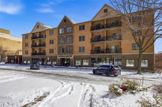 332 S Linn Street 414, Iowa City, IA 52240