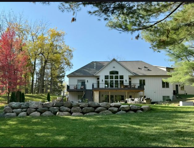 8760 Pine Crest Lane NW, Rochester, MN 55901