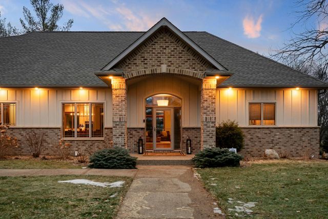 8760 Pine Crest Lane NW, Rochester, MN 55901