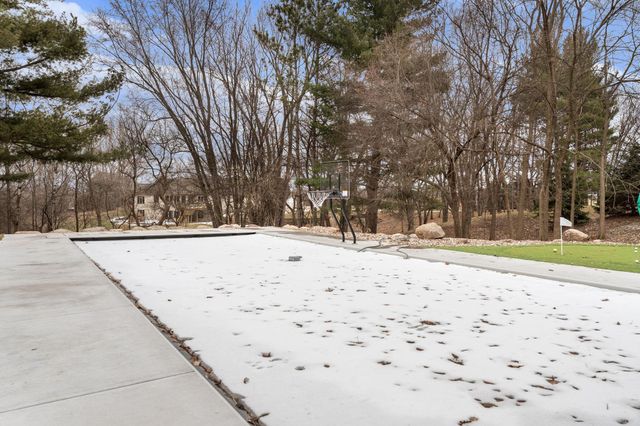 8760 Pine Crest Lane NW, Rochester, MN 55901