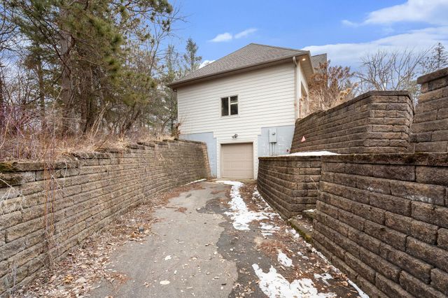 8760 Pine Crest Lane NW, Rochester, MN 55901