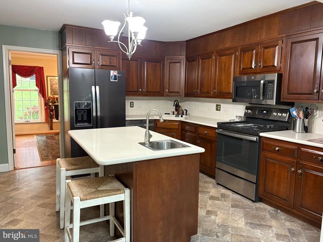 115 EVERGREEN DR, Downingtown, PA 19335