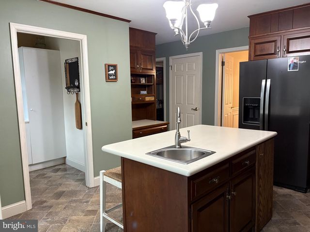 115 EVERGREEN DR, Downingtown, PA 19335