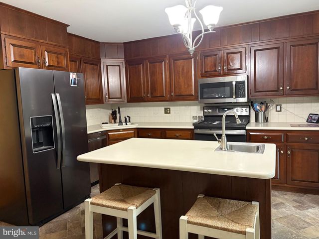 115 EVERGREEN DR, Downingtown, PA 19335