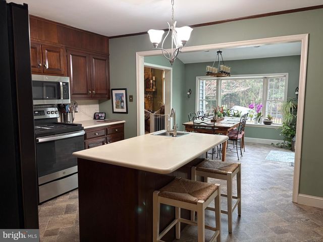 115 EVERGREEN DR, Downingtown, PA 19335