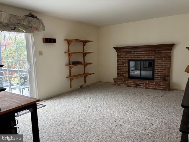 115 EVERGREEN DR, Downingtown, PA 19335