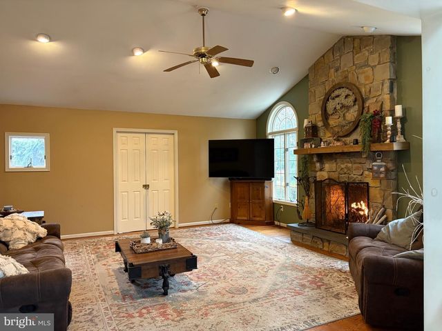 115 EVERGREEN DR, Downingtown, PA 19335