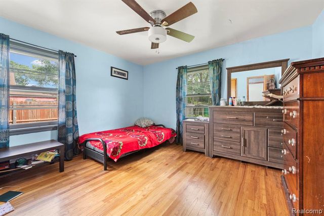 7208 Jackson Avenue, Warren, MI 48091