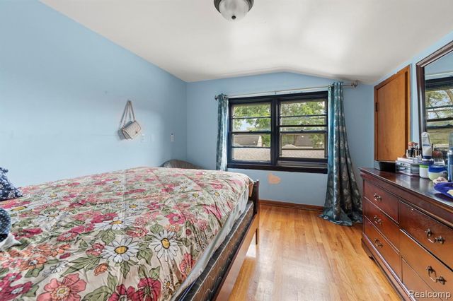 7208 Jackson Avenue, Warren, MI 48091