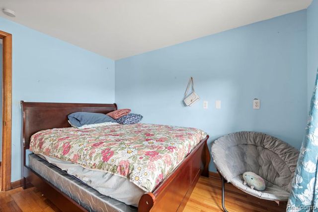 7208 Jackson Avenue, Warren, MI 48091