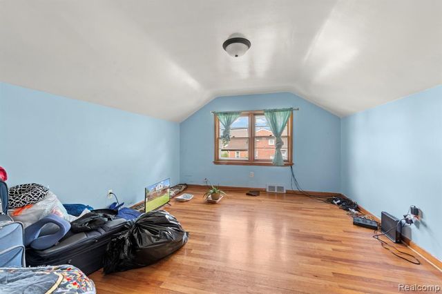 7208 Jackson Avenue, Warren, MI 48091