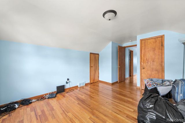 7208 Jackson Avenue, Warren, MI 48091