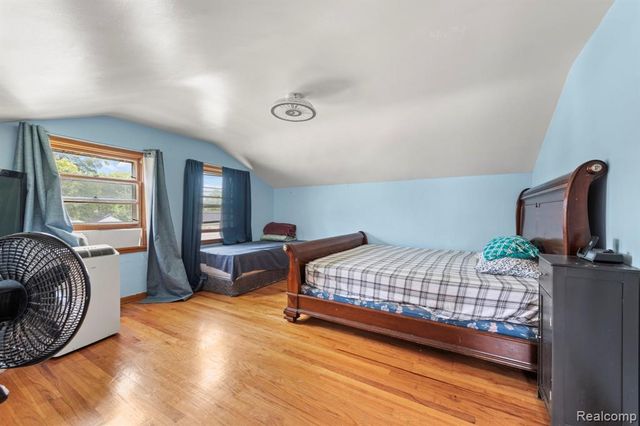 7208 Jackson Avenue, Warren, MI 48091