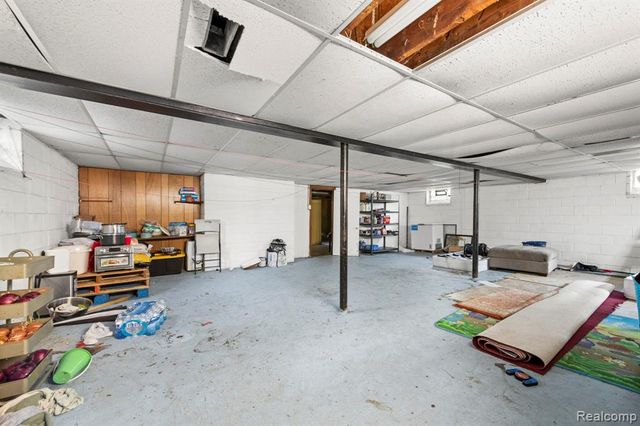 7208 Jackson Avenue, Warren, MI 48091