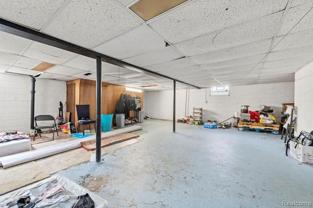 7208 Jackson Avenue, Warren, MI 48091