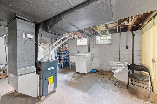 7208 Jackson Avenue, Warren, MI 48091