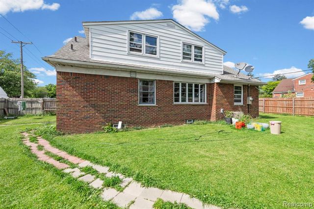7208 Jackson Avenue, Warren, MI 48091