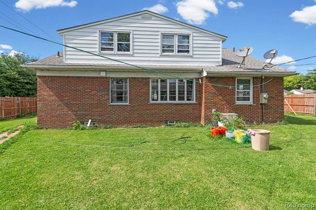 7208 Jackson Avenue, Warren, MI 48091