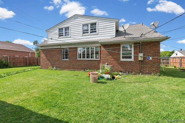 7208 Jackson Avenue, Warren, MI 48091