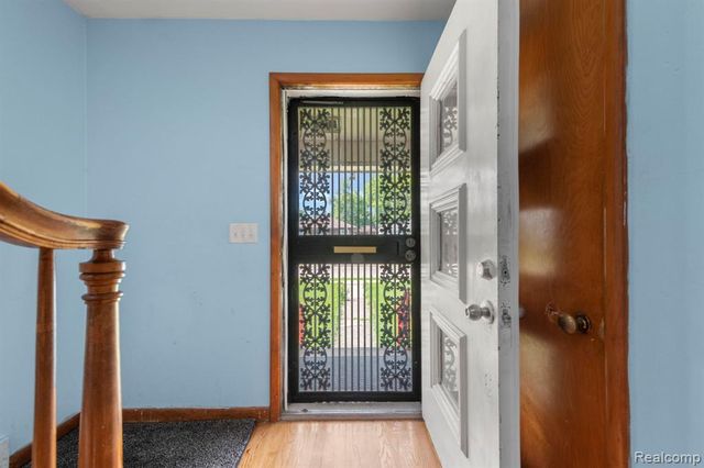 7208 Jackson Avenue, Warren, MI 48091
