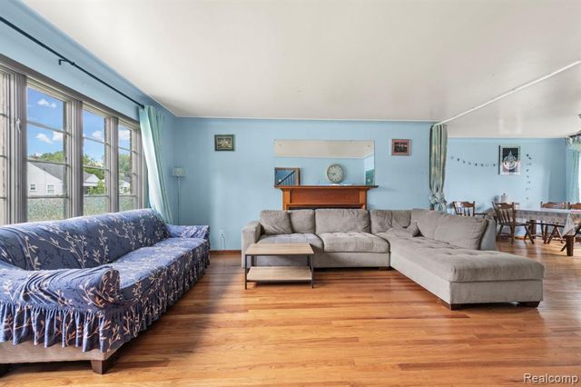 7208 Jackson Avenue, Warren, MI 48091