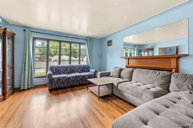 7208 Jackson Avenue, Warren, MI 48091