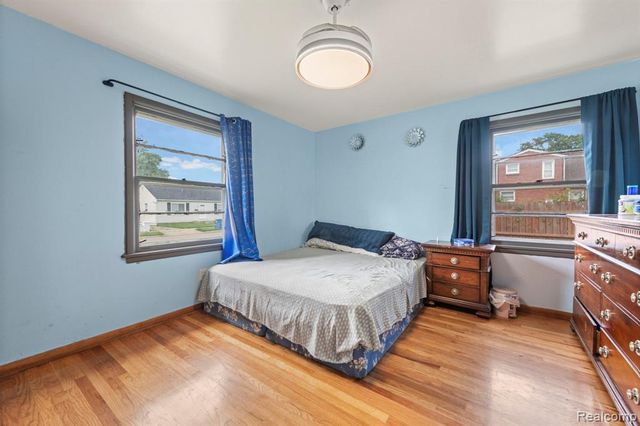 7208 Jackson Avenue, Warren, MI 48091