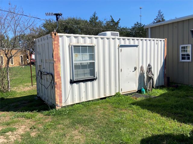 10507 E 159 Highway E, Bellville, TX 77418