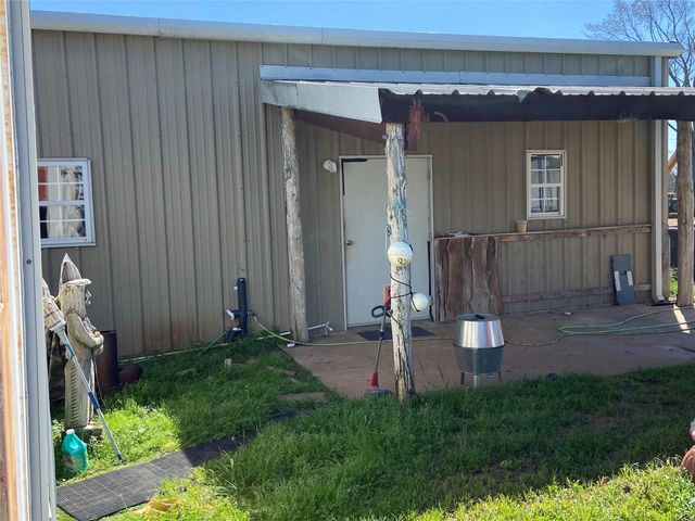 10507 E 159 Highway E, Bellville, TX 77418