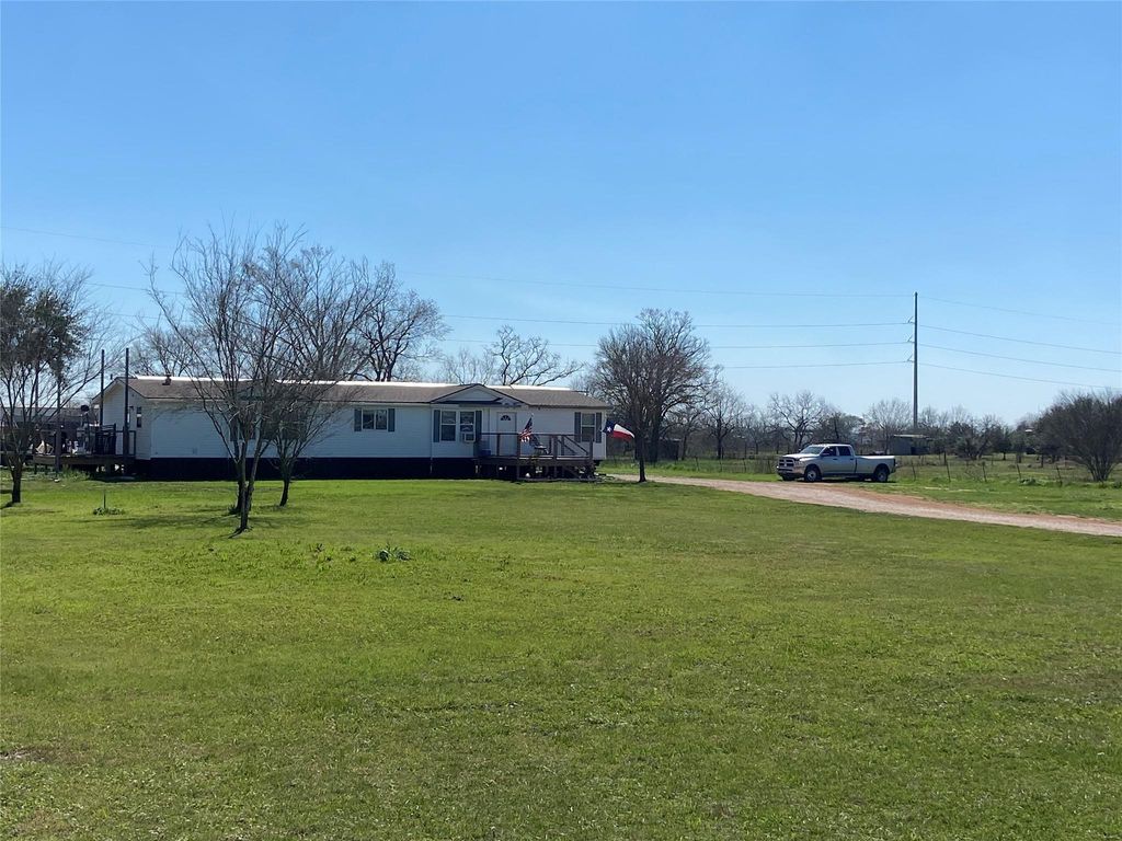 10507 E 159 Highway E, Bellville, TX 77418
