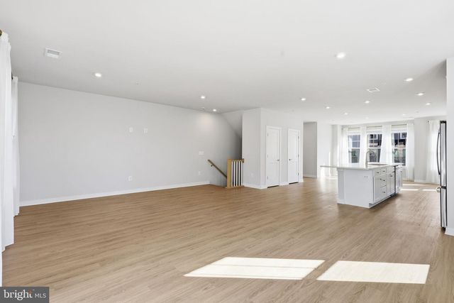 201-B PARK CENTRAL TER, Manassas Park, VA 20111