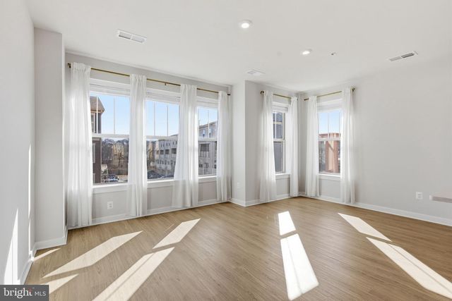 201-B PARK CENTRAL TER, Manassas Park, VA 20111