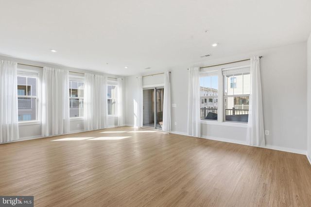 201-B PARK CENTRAL TER, Manassas Park, VA 20111