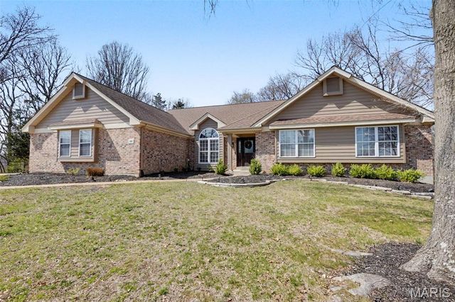 999 Timber Glen Lane, Ballwin, MO 63021