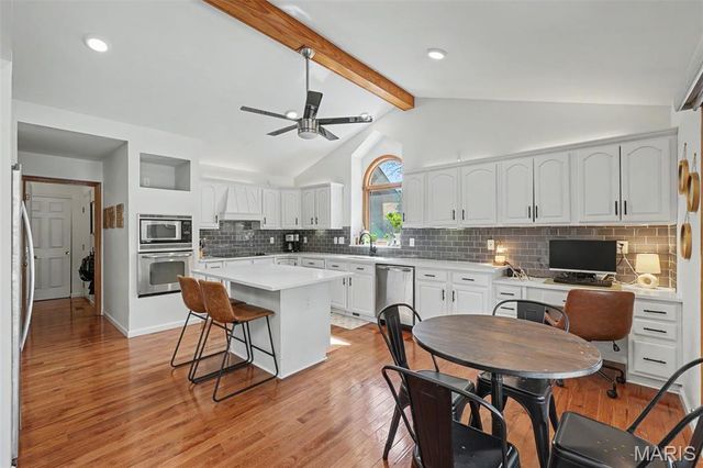 999 Timber Glen Lane, Ballwin, MO 63021