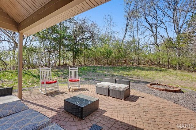 999 Timber Glen Lane, Ballwin, MO 63021
