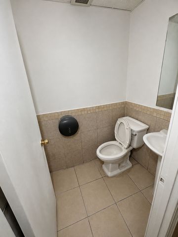 2114 W Devon Avenue, Chicago, IL 60659