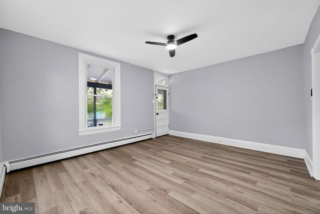 16 CONVENT RD, Aston, PA 19014