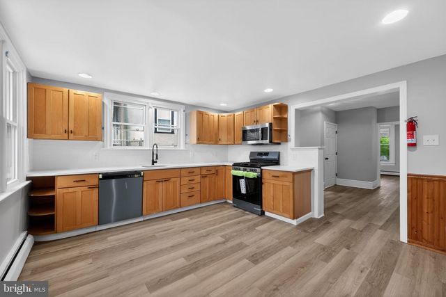 16 CONVENT RD, Aston, PA 19014